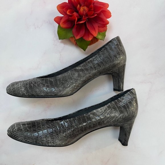 STUART WEITZMAN Snake Print Leather Chunky Heels 7 1/2 M - Picture 3 of 7